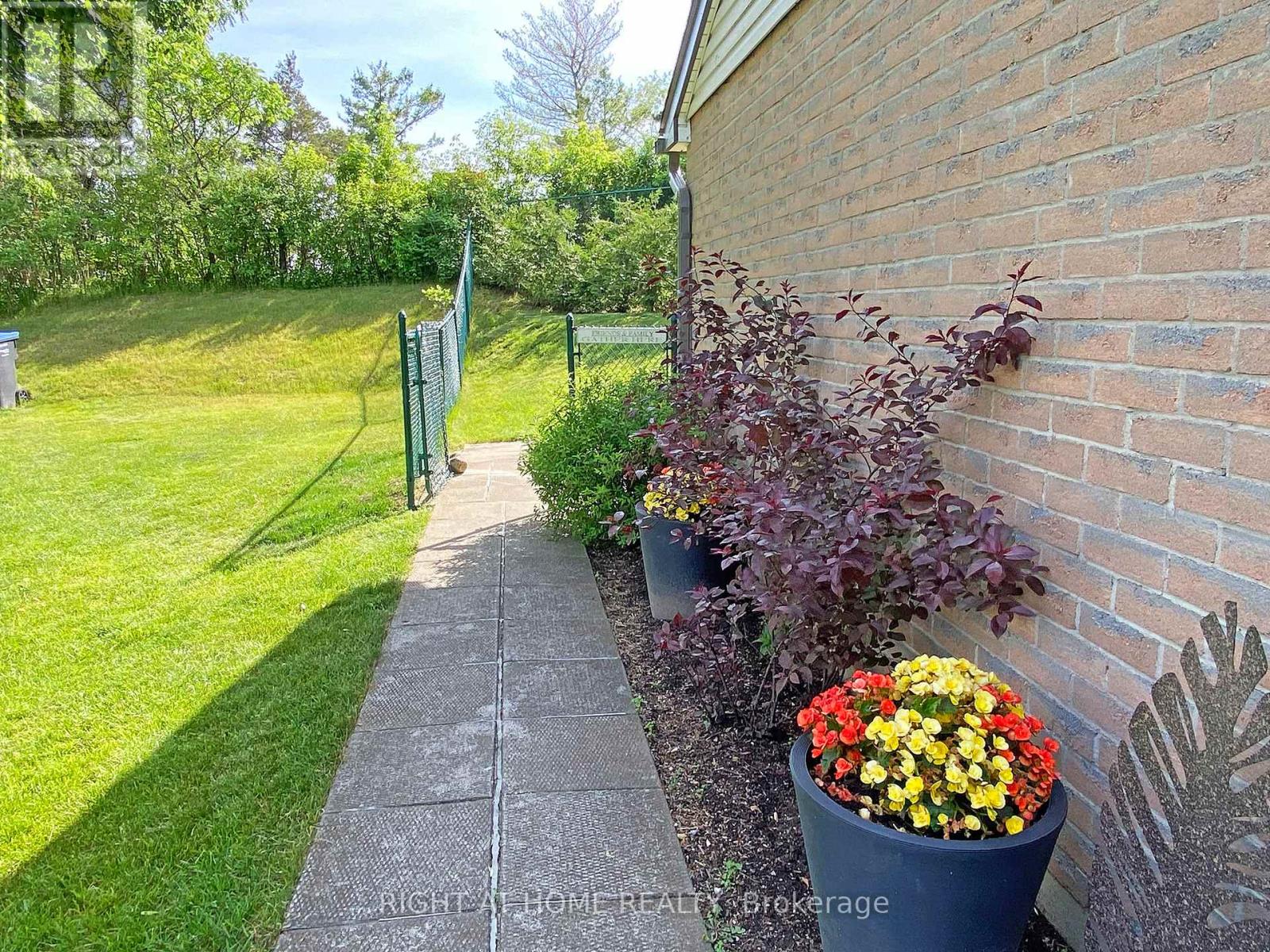 10 MUNRO STREET - 28