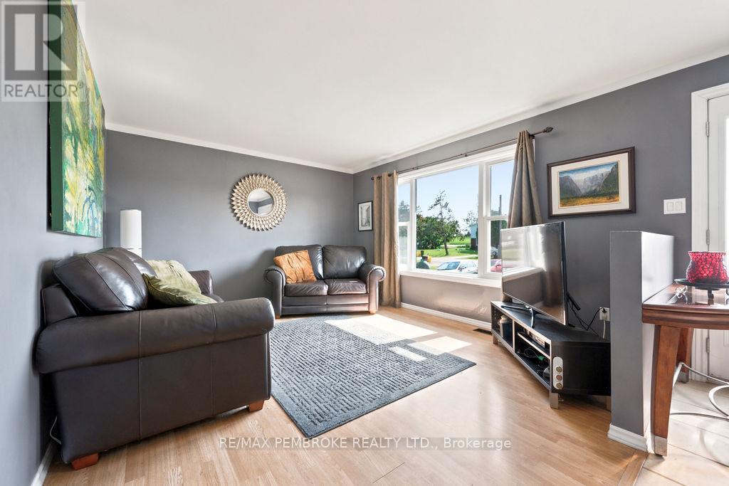 41 MEADOWBROOK DRIVE - 10