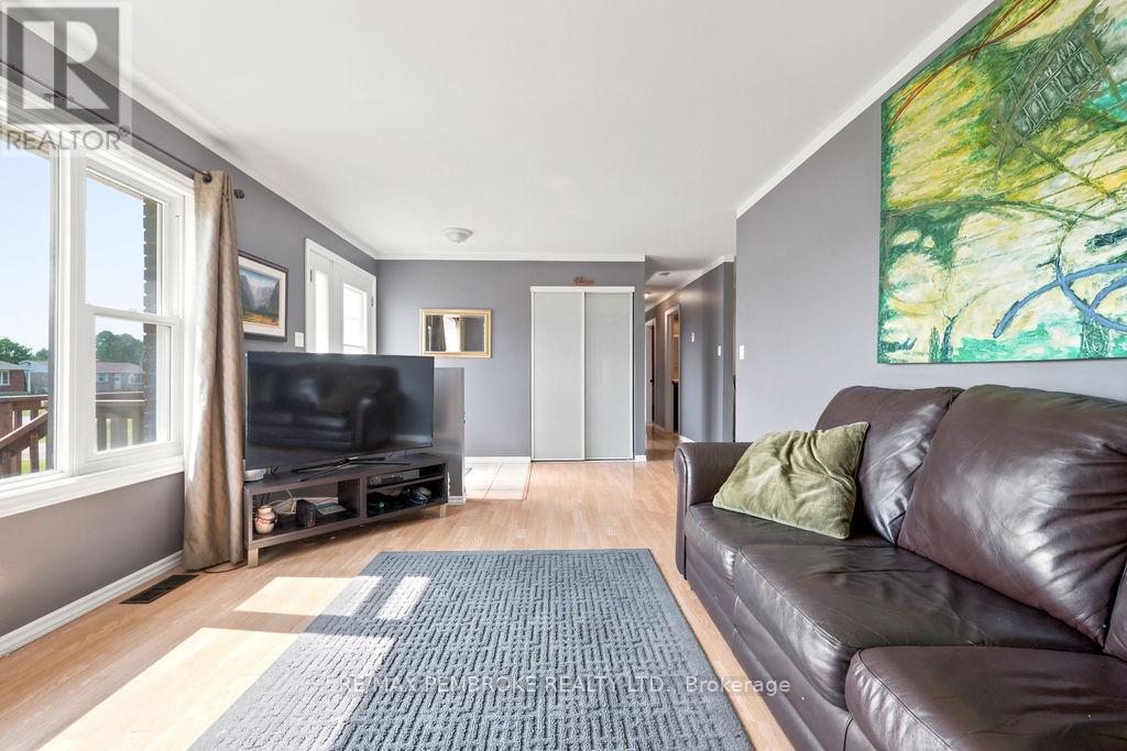 41 MEADOWBROOK DRIVE - 12