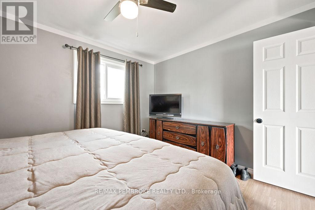 41 MEADOWBROOK DRIVE - 16