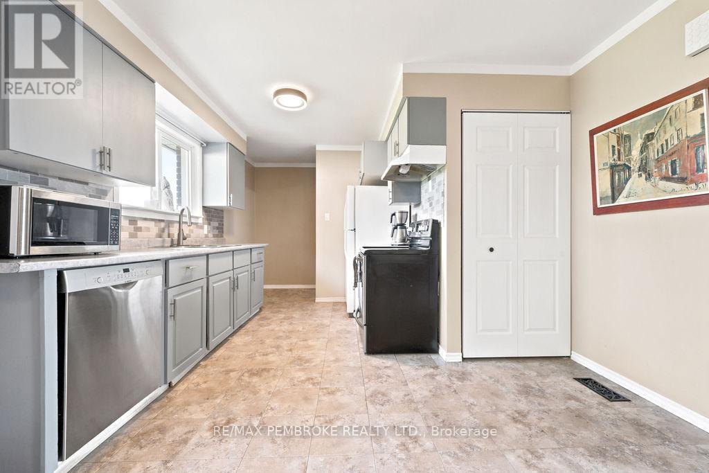 41 MEADOWBROOK DRIVE - 2