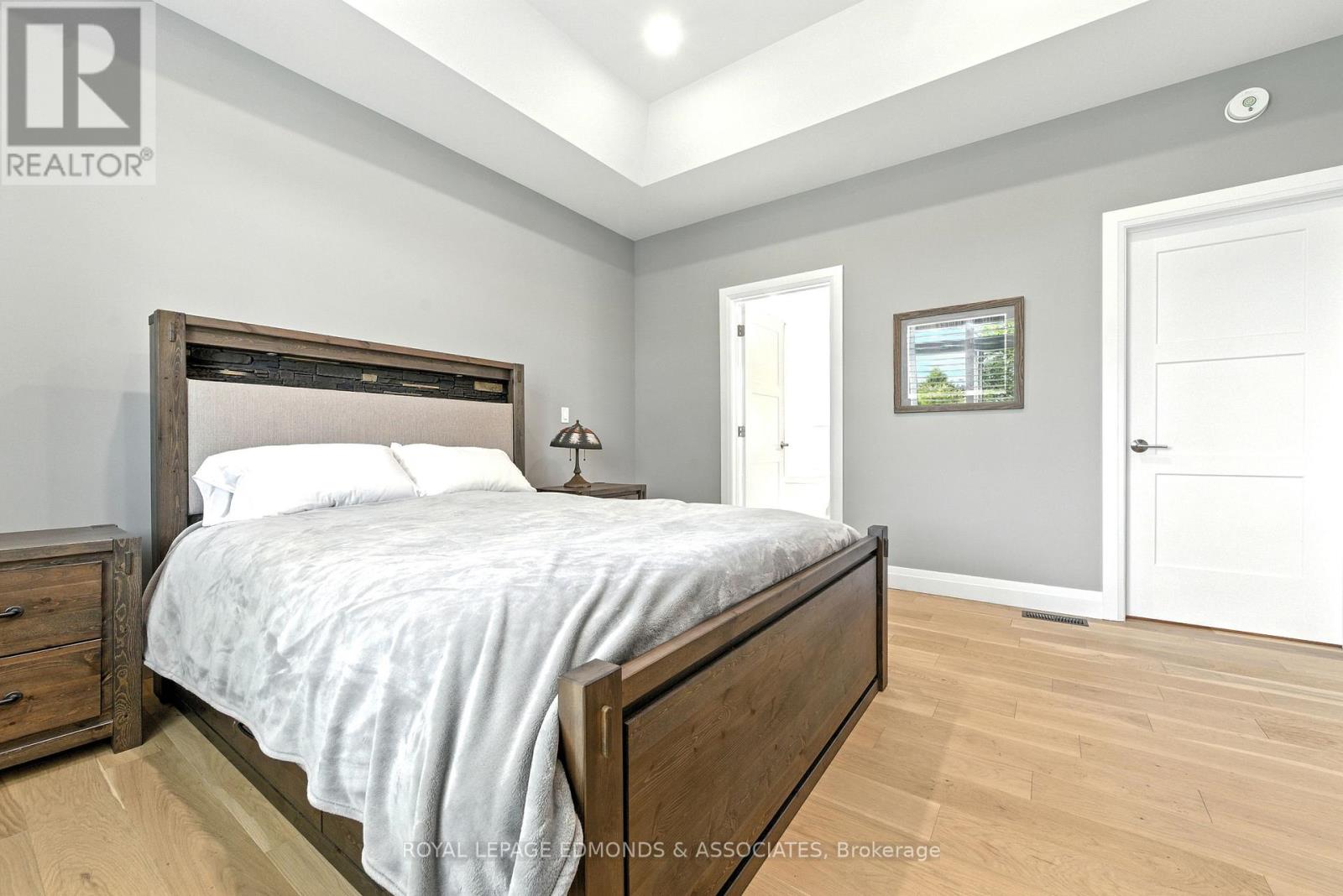517 SYDENHAM STREET - 15