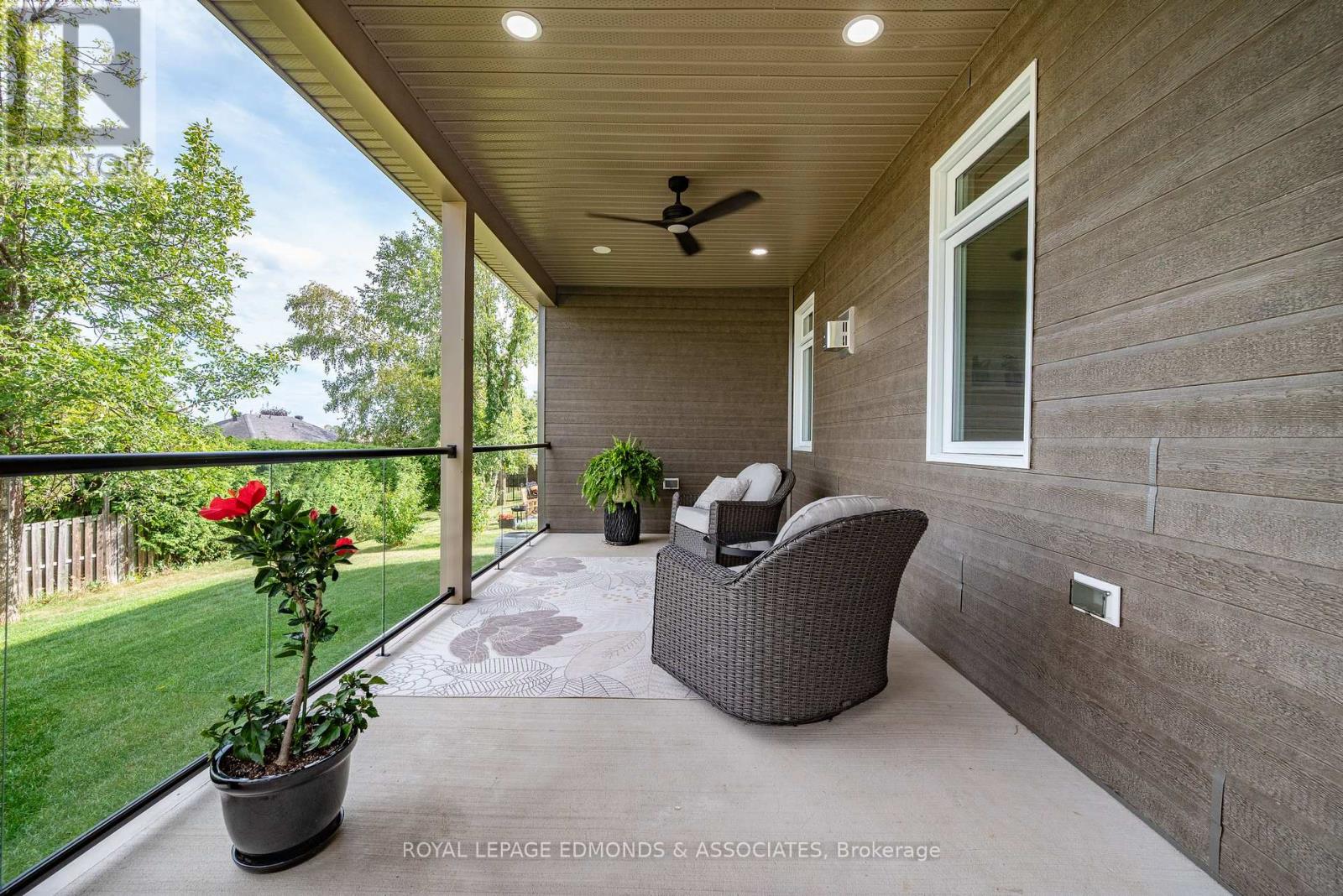 517 SYDENHAM STREET - 29