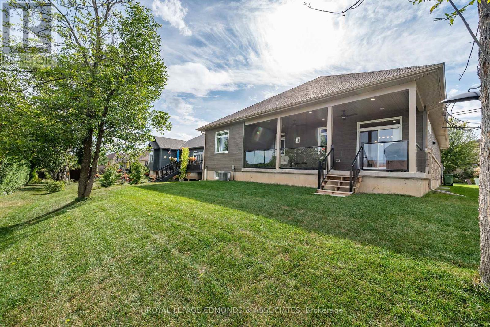 517 SYDENHAM STREET - 32