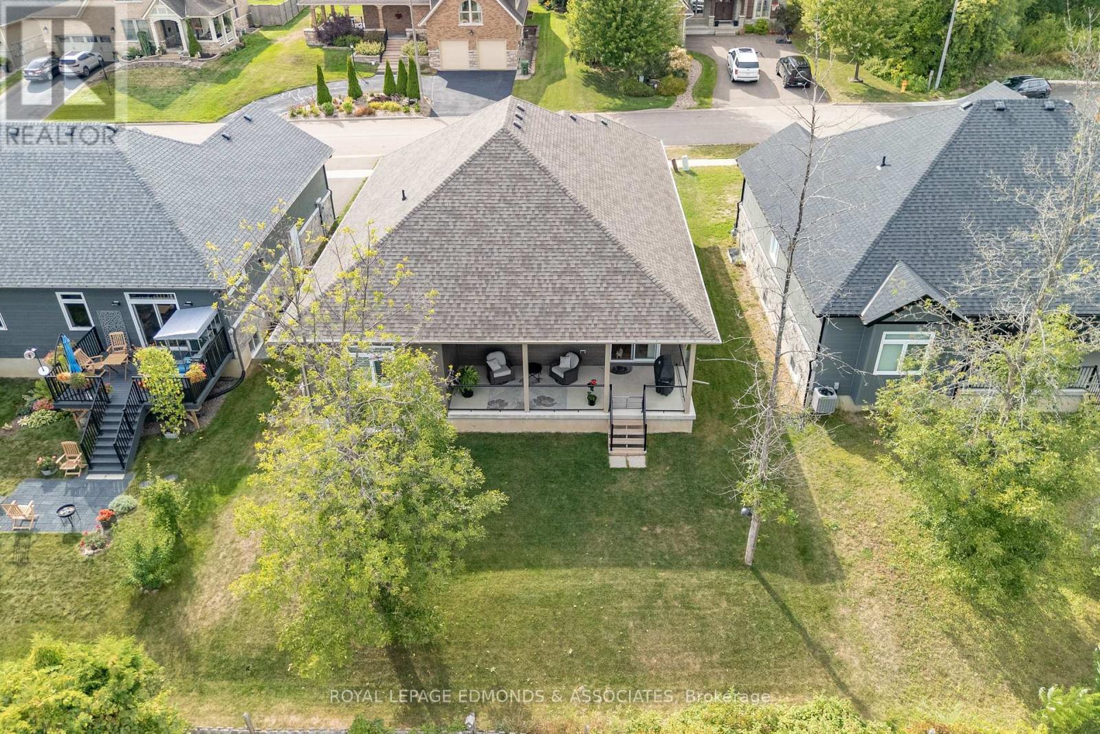 517 SYDENHAM STREET - 34