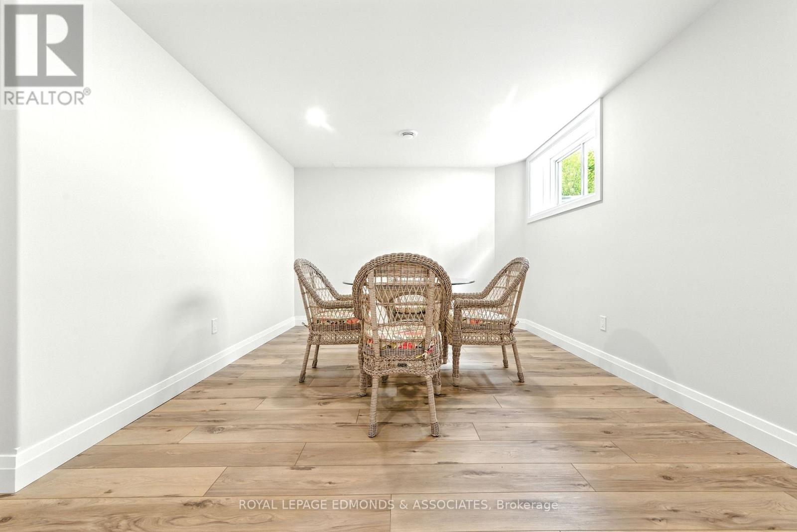 517 SYDENHAM STREET - 39