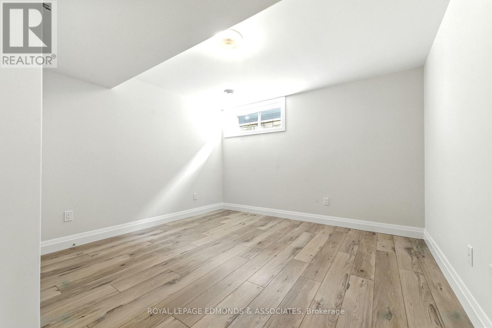 517 SYDENHAM STREET - 42