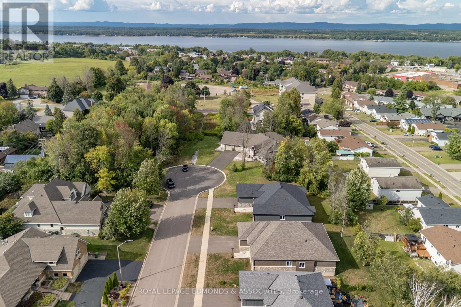 517 SYDENHAM STREET - 47