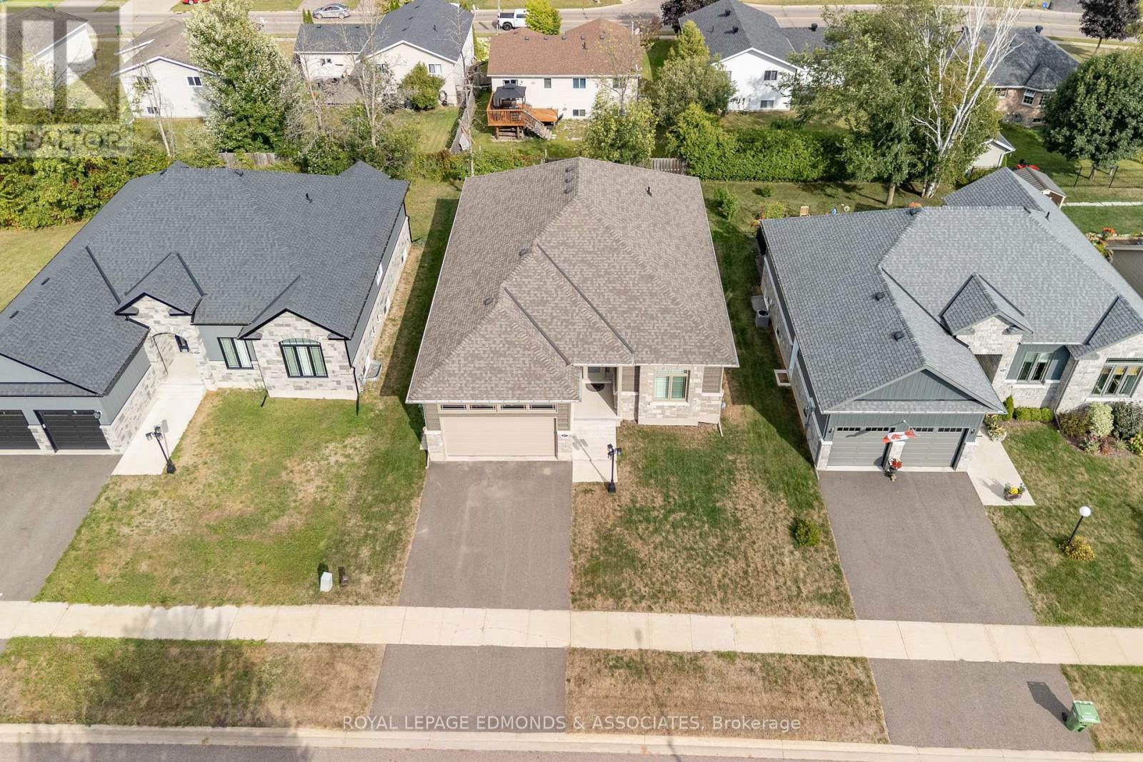 517 SYDENHAM STREET - 48