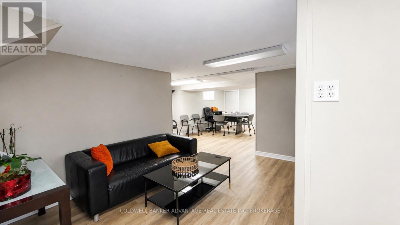 33 Raymond Street — photo 21