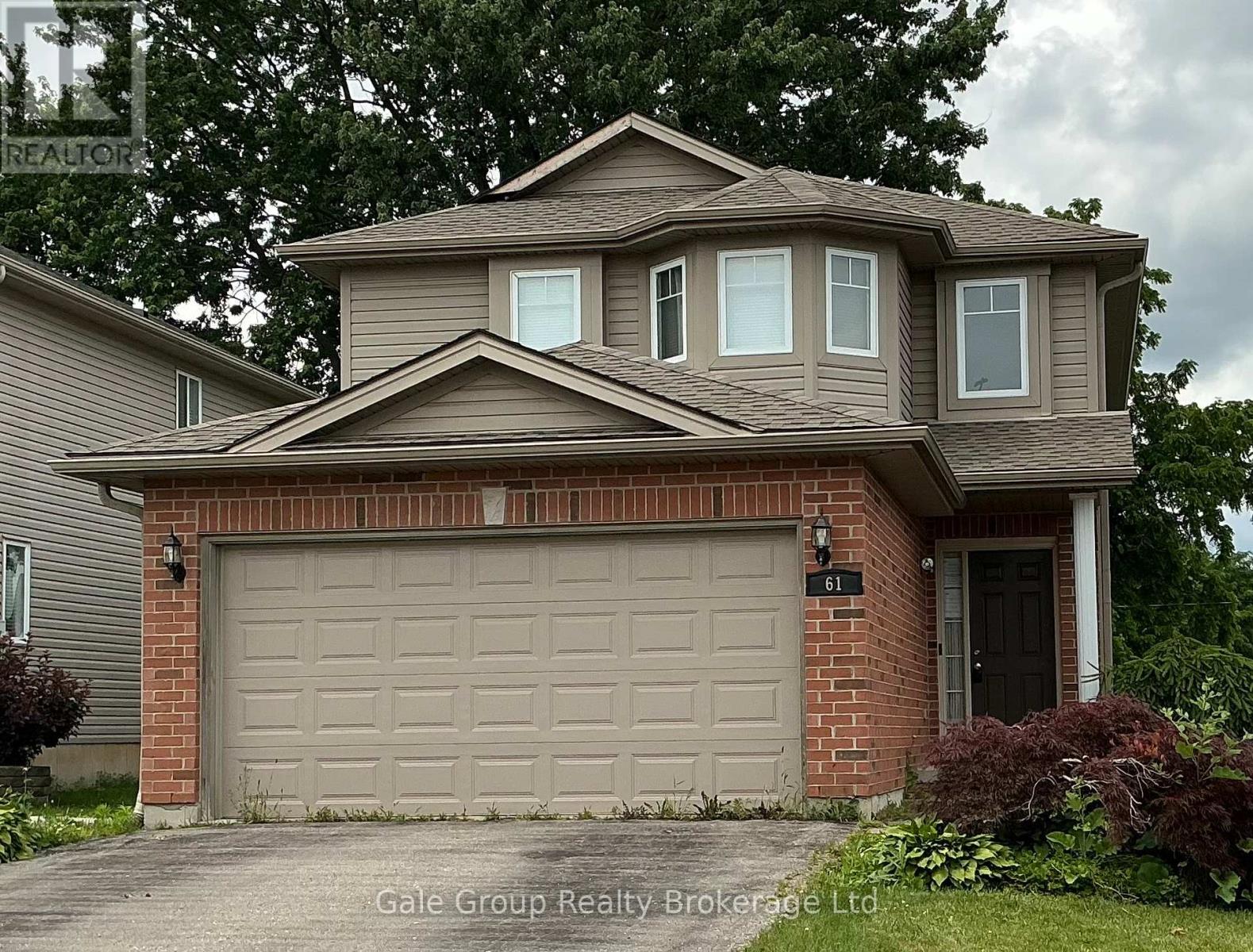61 KERR CRESCENT - 1