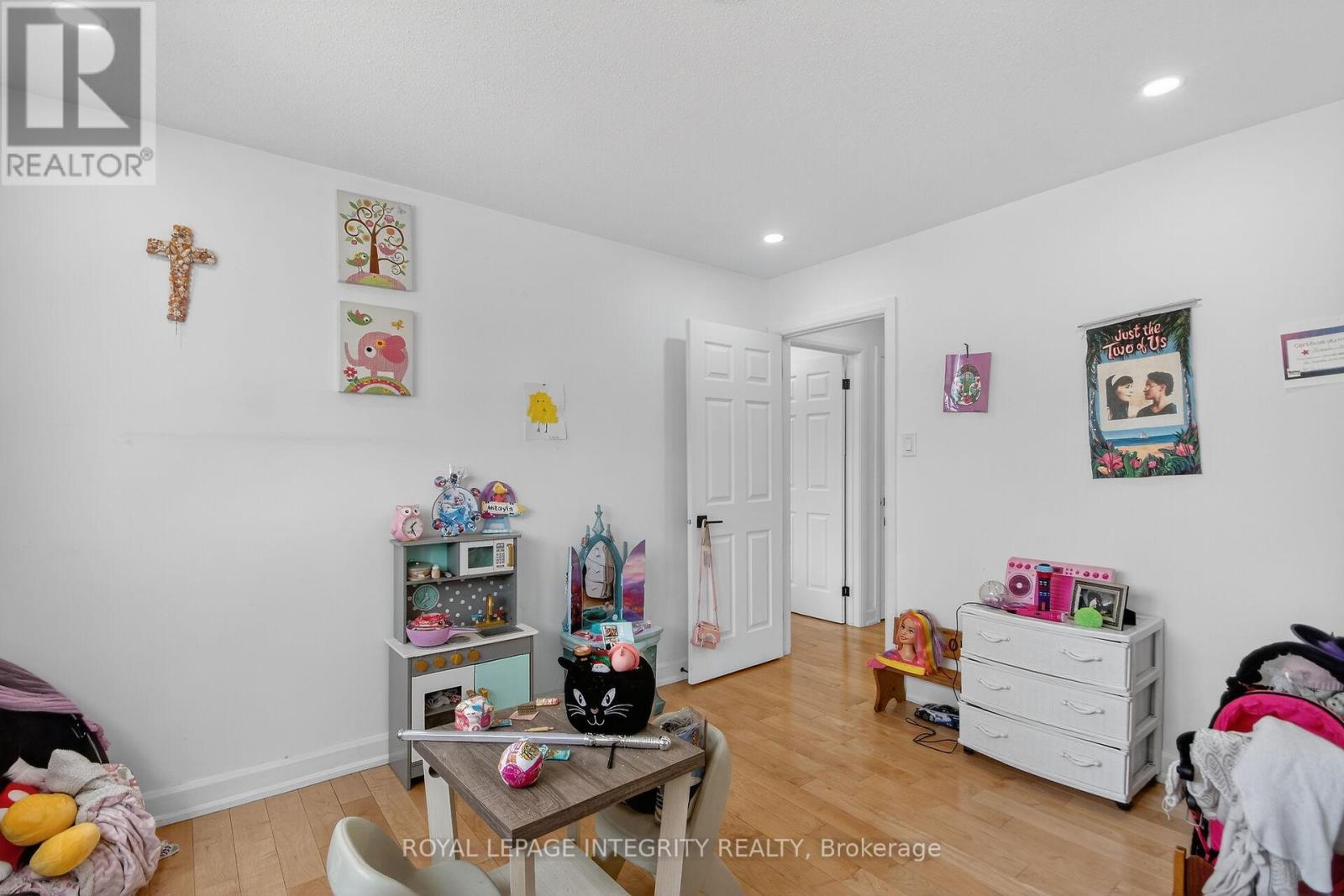 2092 LEGRAND CRESCENT - 34