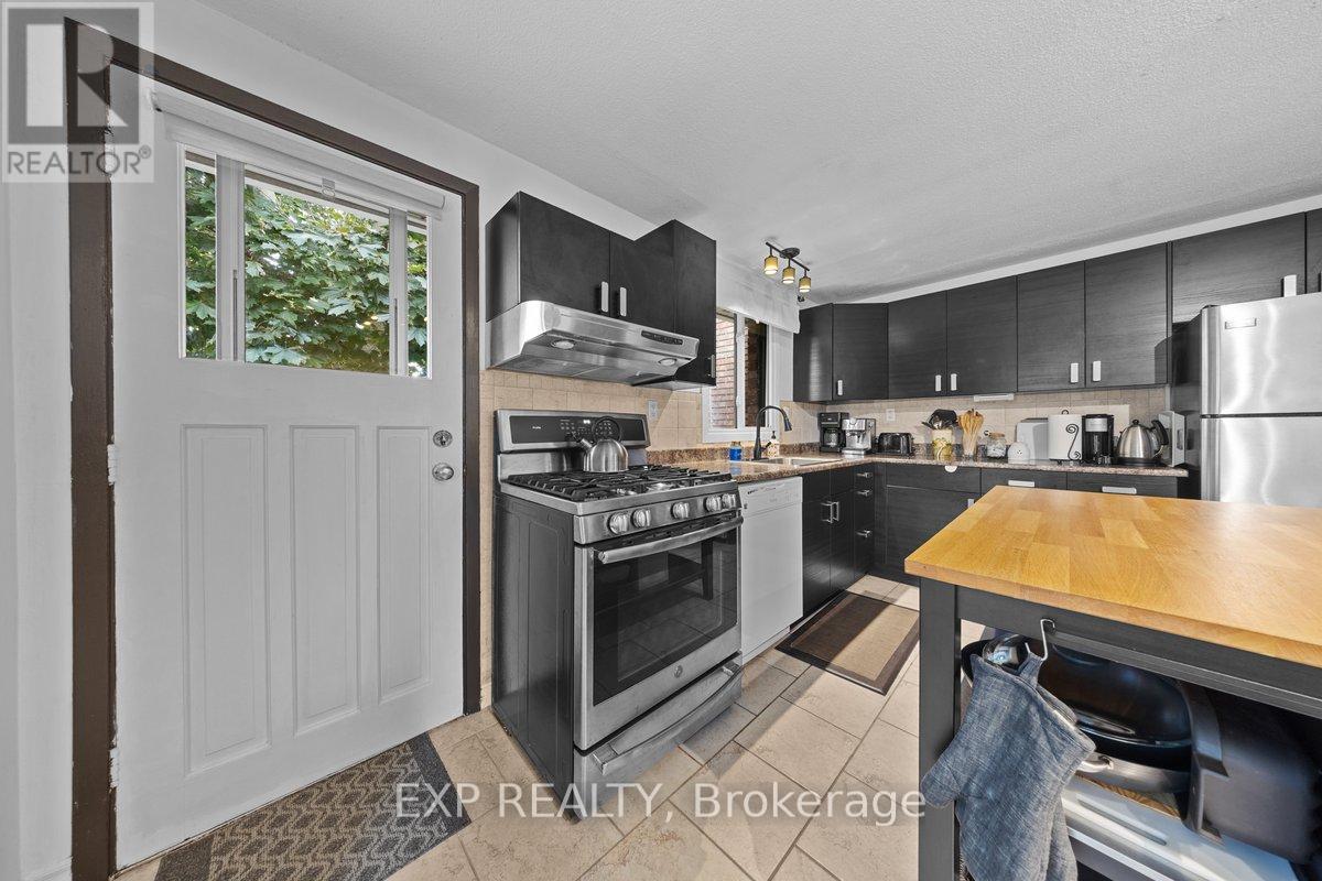 396 HATFIELD CRESCENT - 14