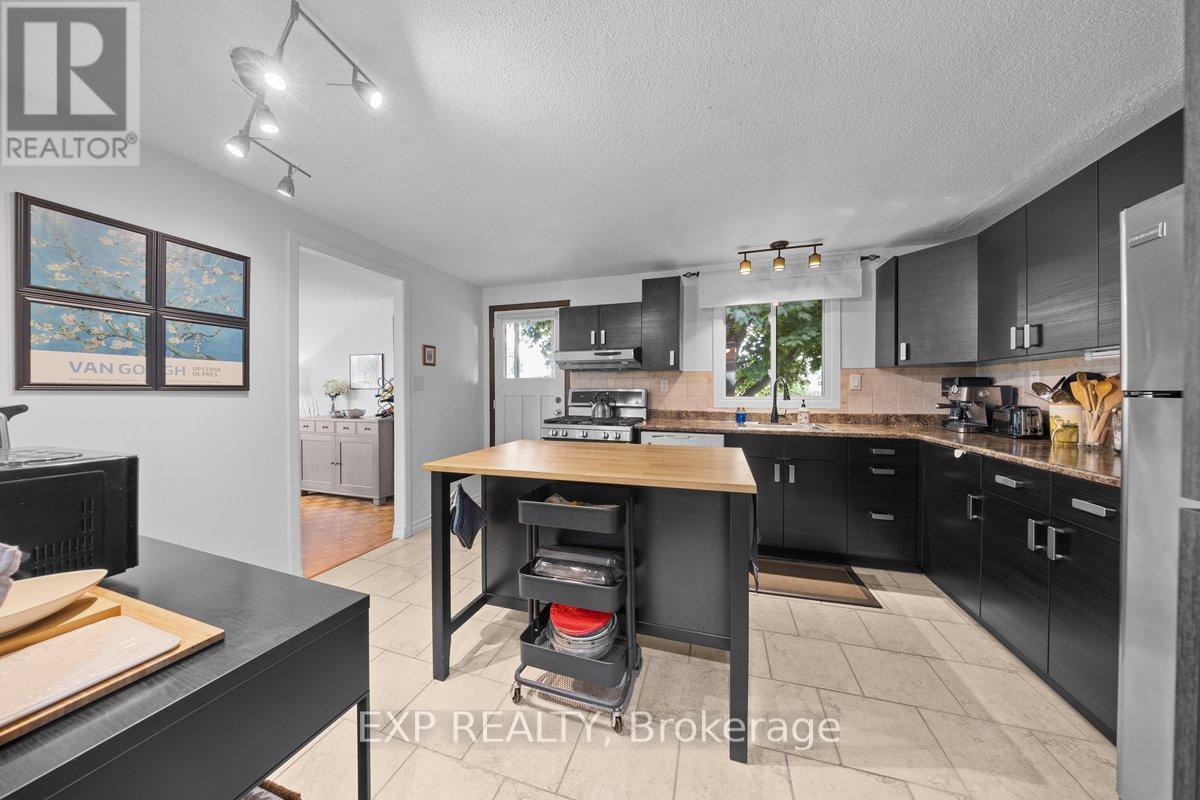 396 HATFIELD CRESCENT - 12