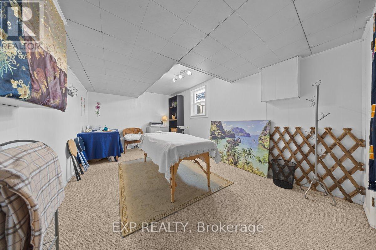 396 HATFIELD CRESCENT - 24
