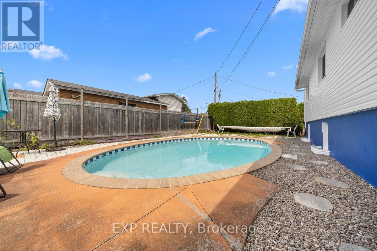 396 HATFIELD CRESCENT - 30