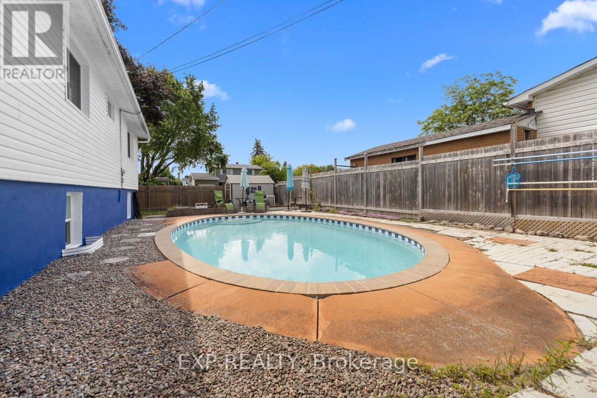 396 HATFIELD CRESCENT - 31