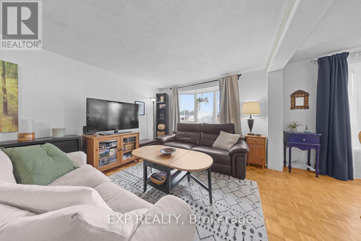 396 HATFIELD CRESCENT - 5