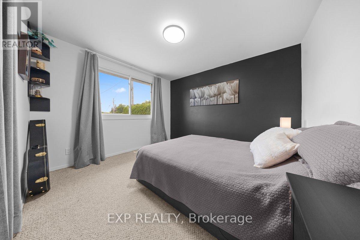 396 HATFIELD CRESCENT - 18