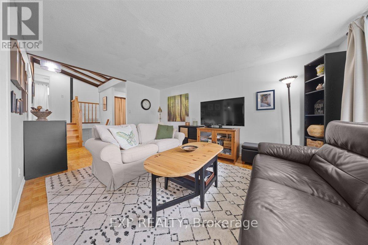 396 HATFIELD CRESCENT - 6