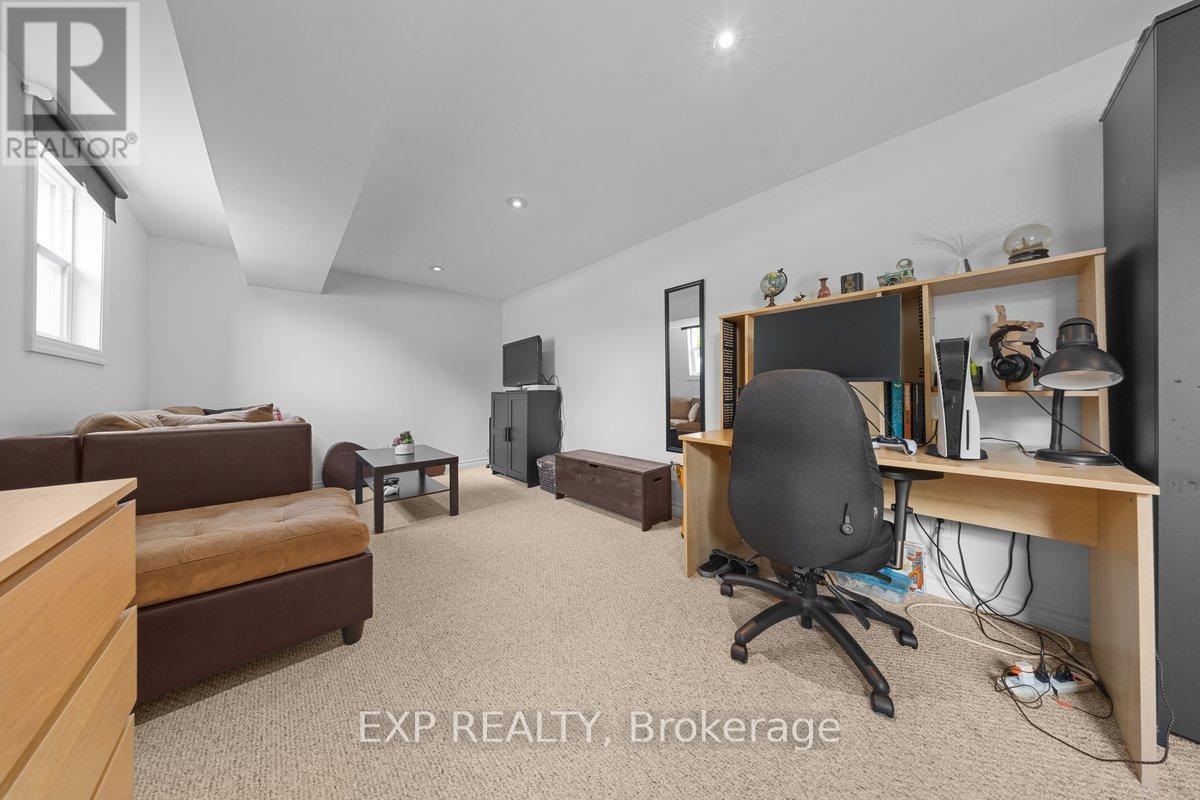 396 HATFIELD CRESCENT - 22