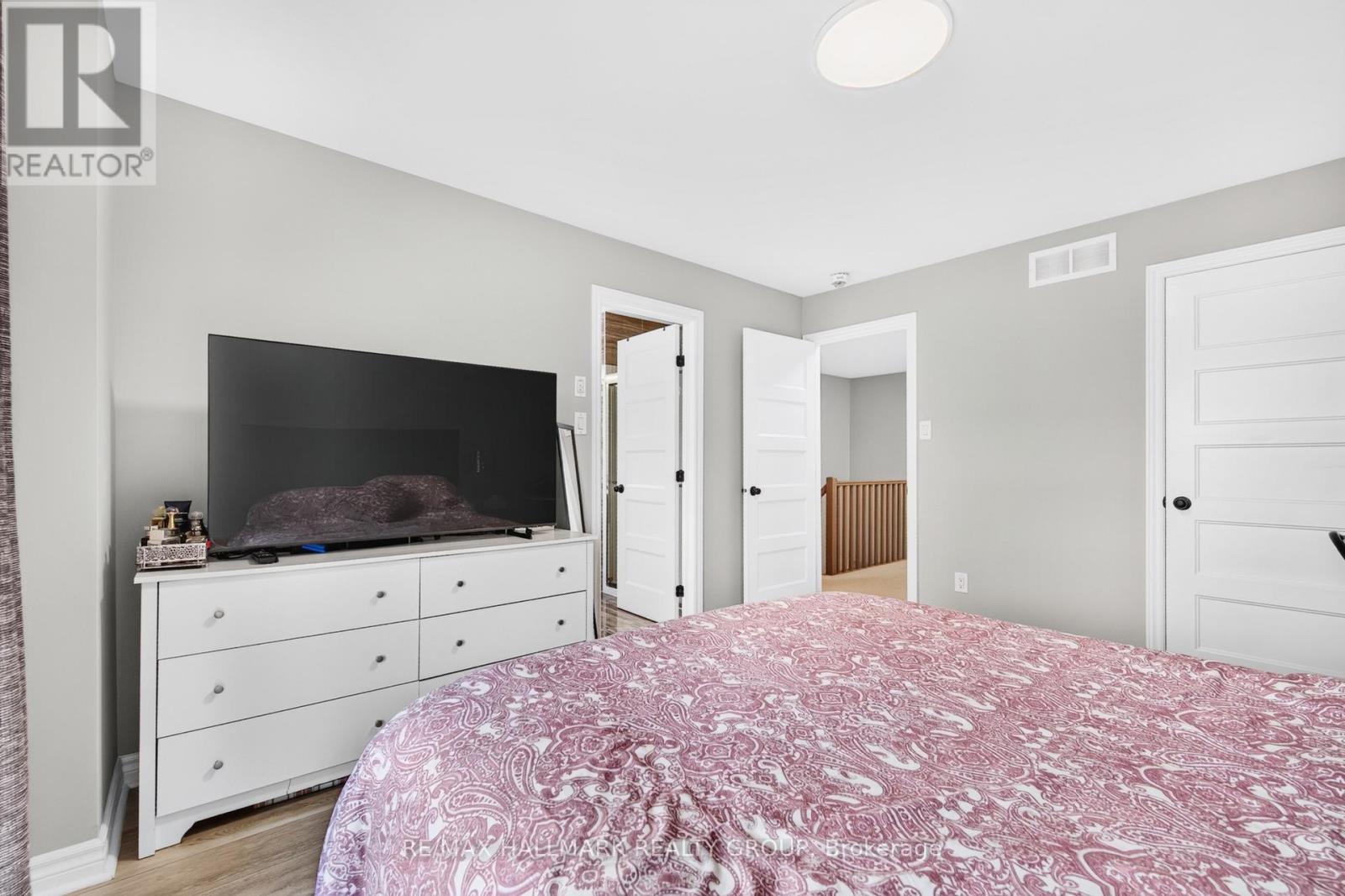 3 Bed, 3 Bath House for Sale in Ottawa – 335 ALASKEN DRIVE, Ottawa – MLS# X13517882 - Image 17