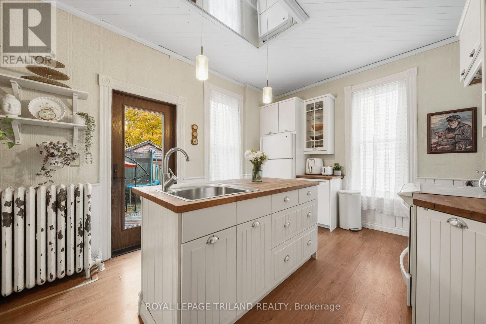 34 GLADSTONE AVENUE - 10
