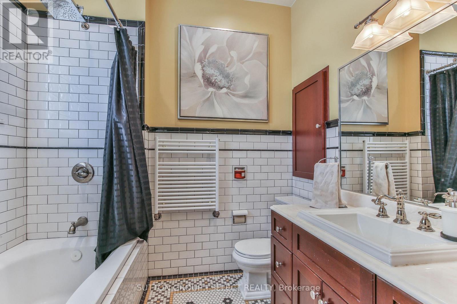 272 HURON STREET - 21