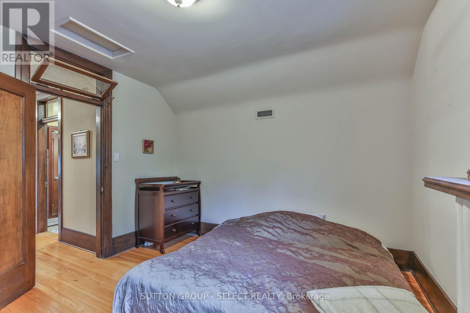 272 HURON STREET - 25