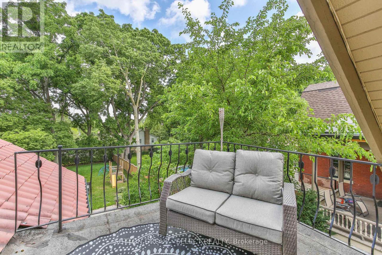 272 HURON STREET - 26