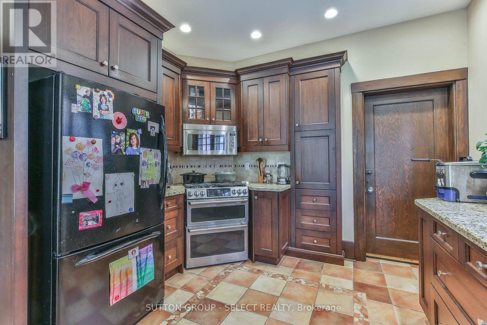 272 HURON STREET - 11