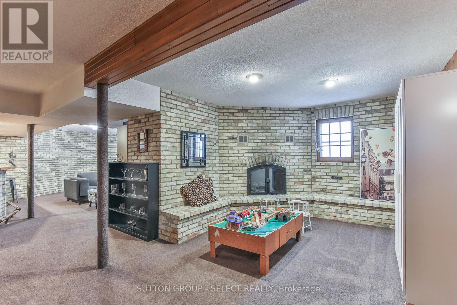272 HURON STREET - 28