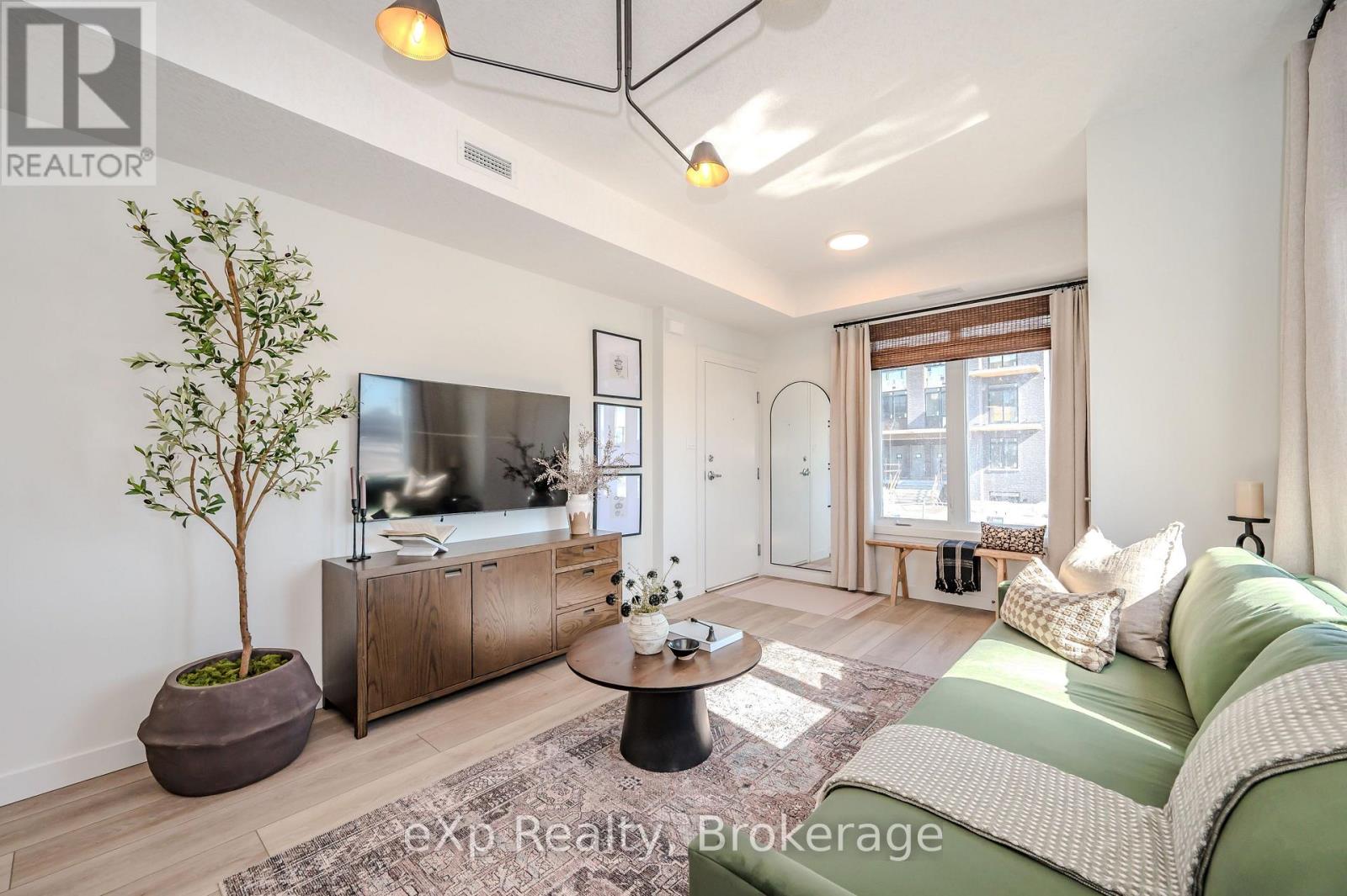 #66 824 WOOLWICH STREET - 3