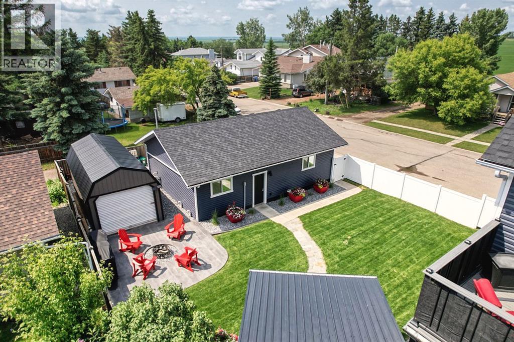 833 10 Avenue NE - 2