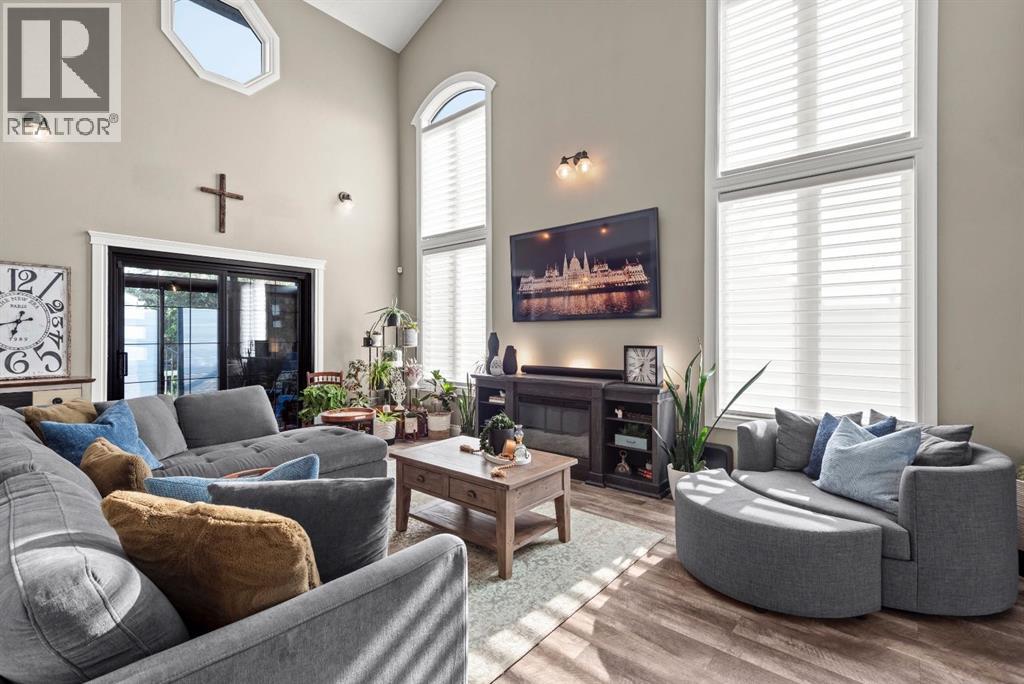 833 10 Avenue NE - 11