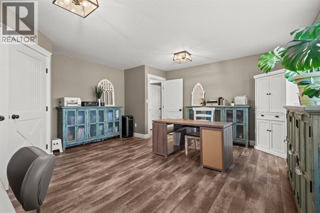 833 10 Avenue NE - 20