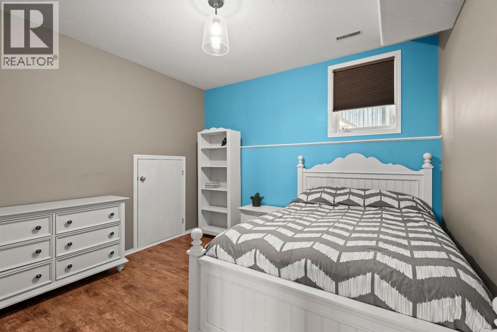 833 10 Avenue NE - 37