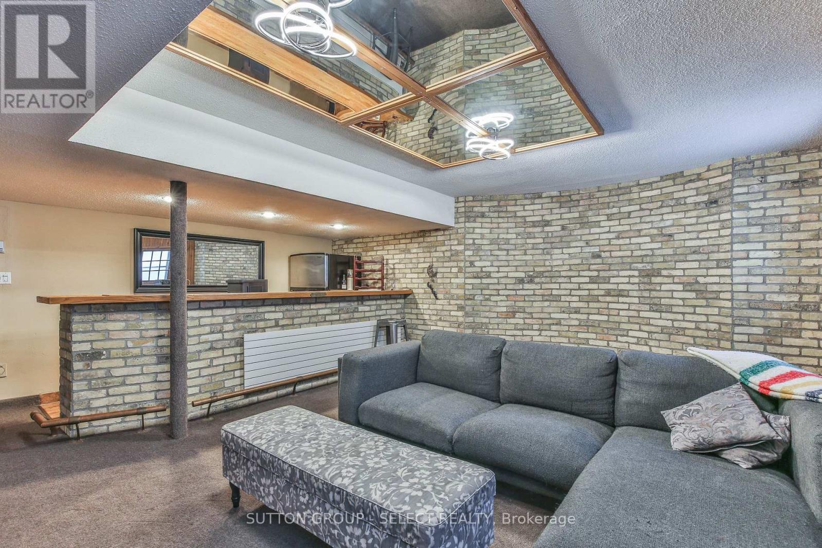 272 HURON STREET - 31