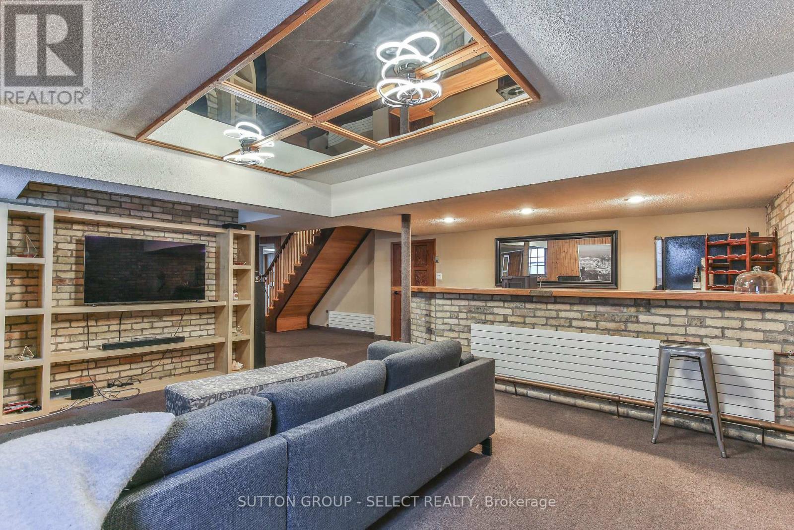 272 HURON STREET - 32