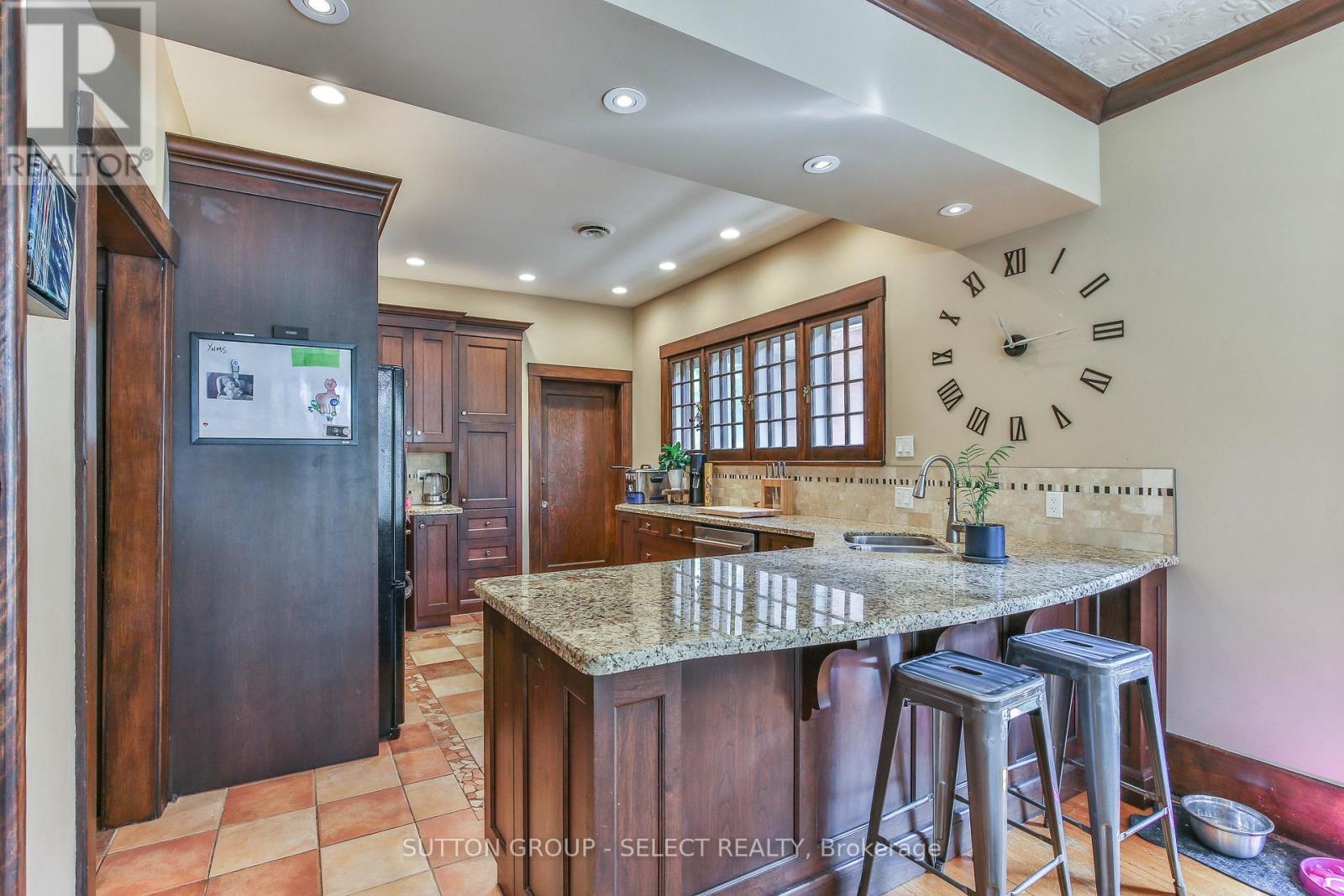 272 HURON STREET - 8