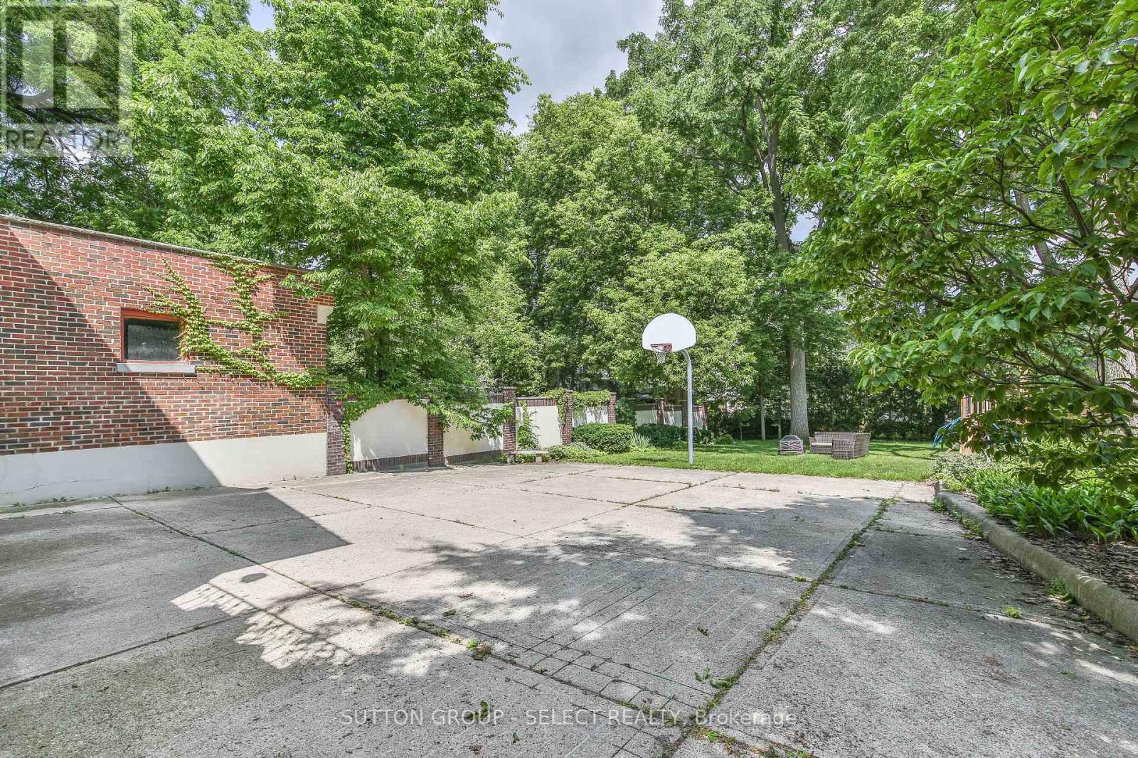 272 HURON STREET - 34