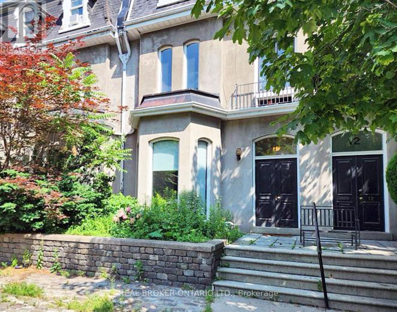 Photo of 202 - 11 CLARENCE SQUARE