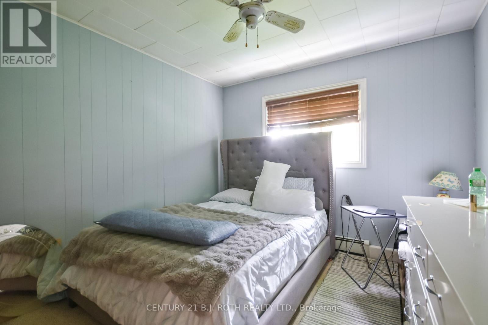 6 CAROLINE STREET - 24