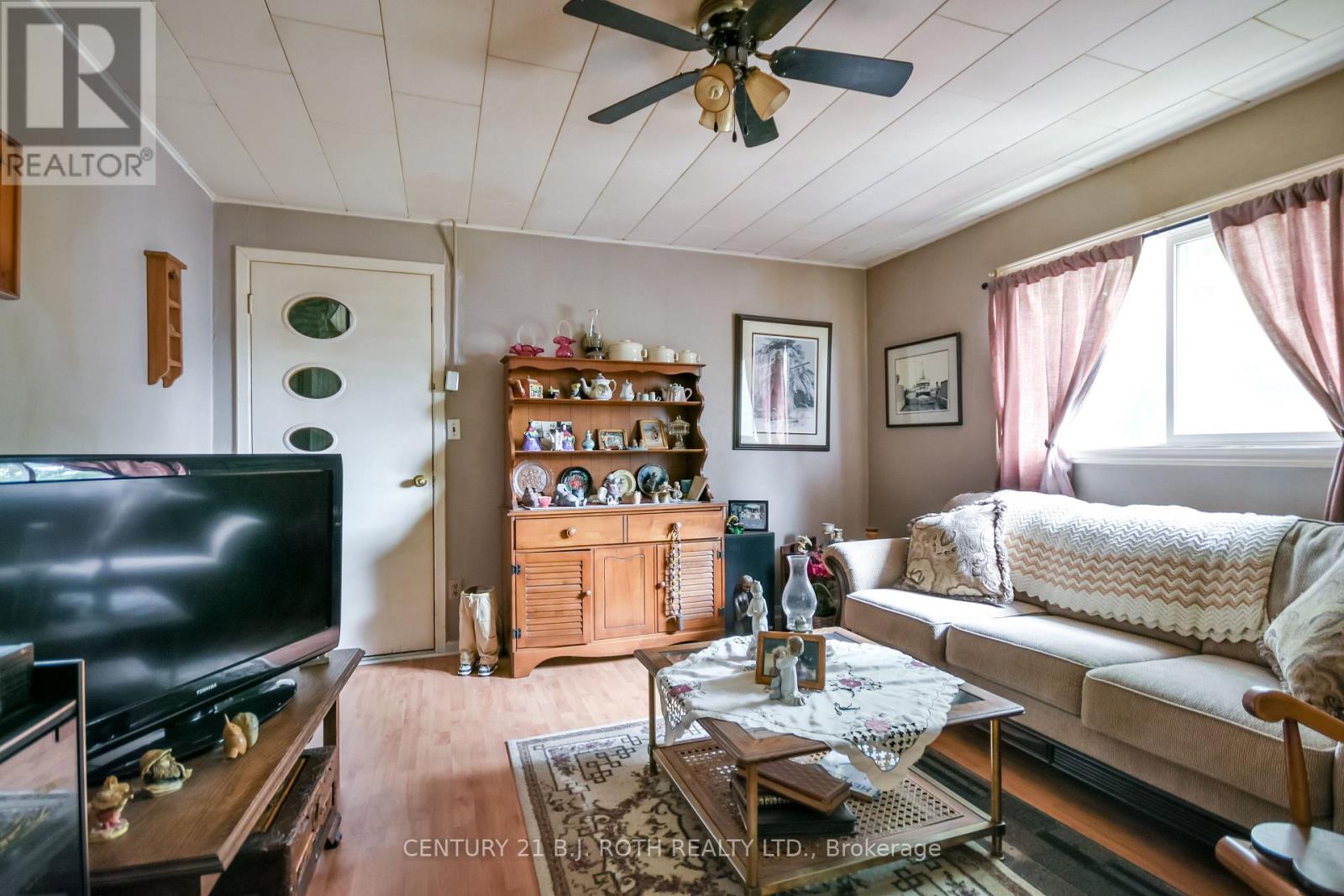6 CAROLINE STREET - 28
