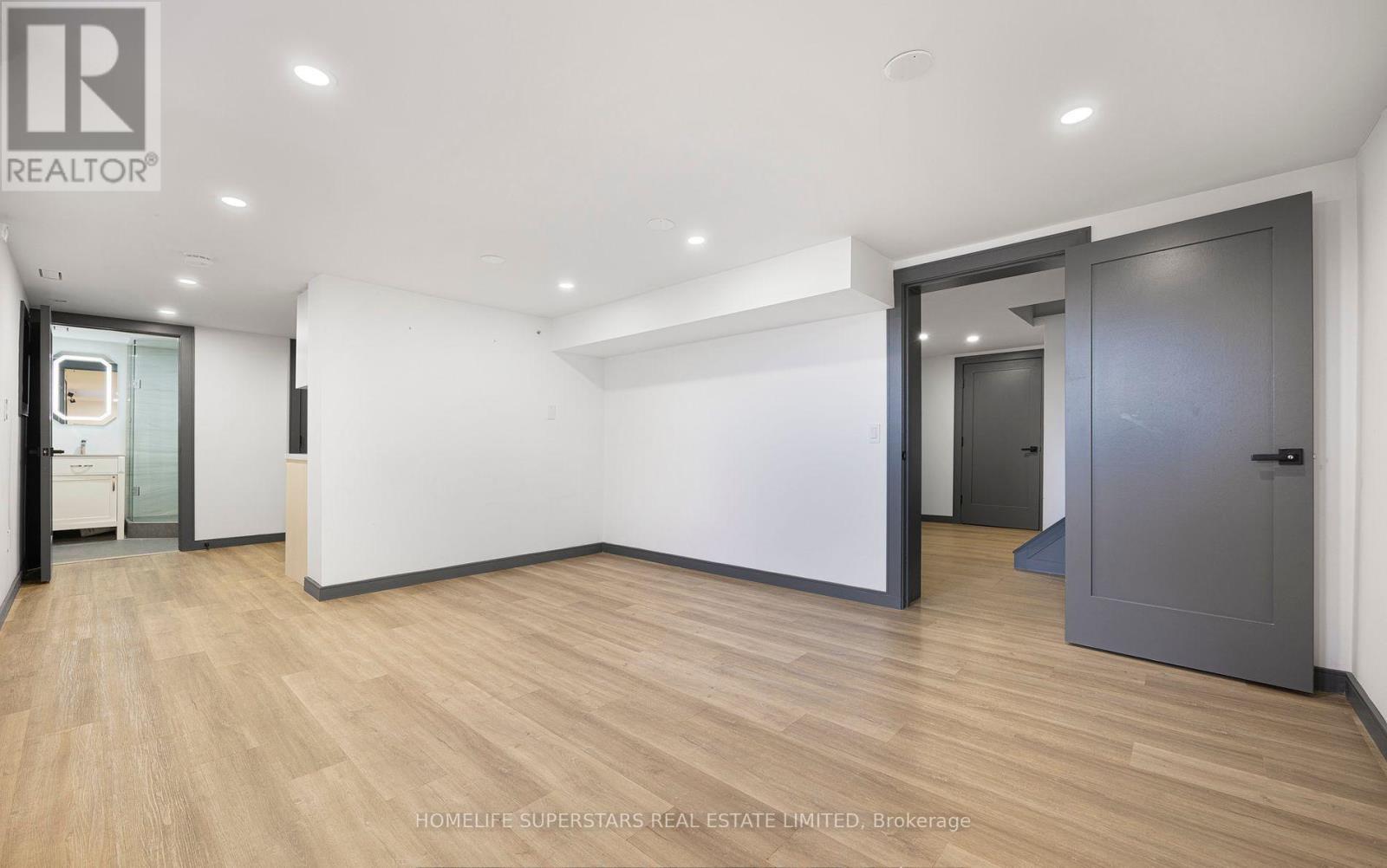 627 LAKELANDS AVENUE - 11
