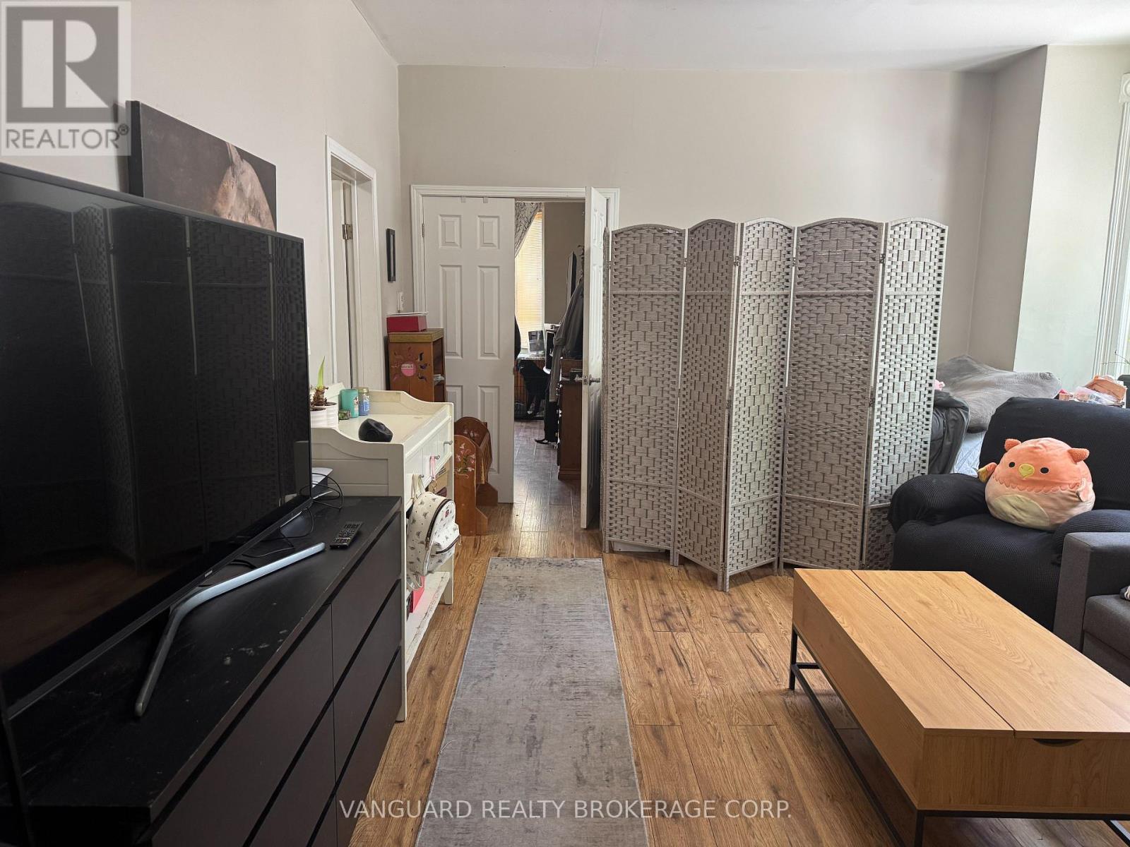 76 WELLINGTON STREET - 12