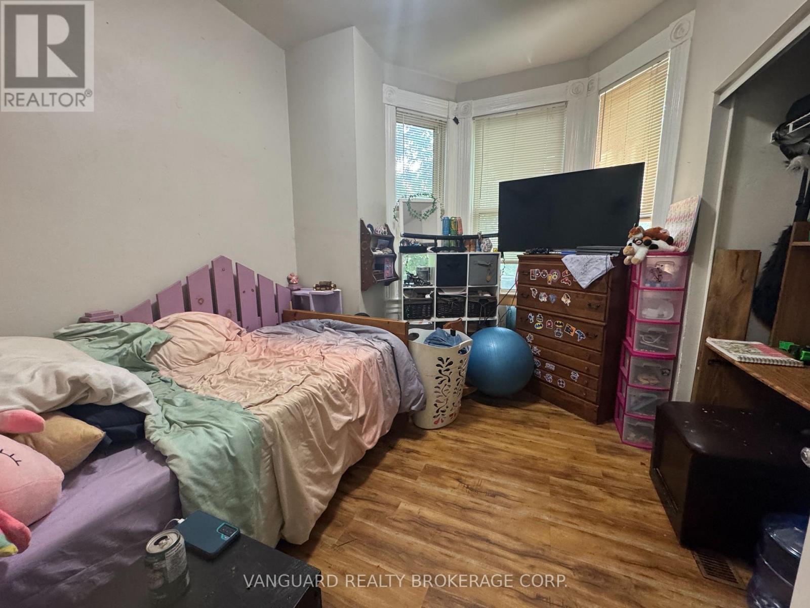 76 WELLINGTON STREET - 13