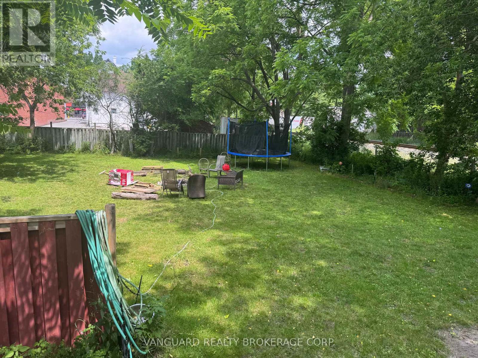 76 WELLINGTON STREET - 27