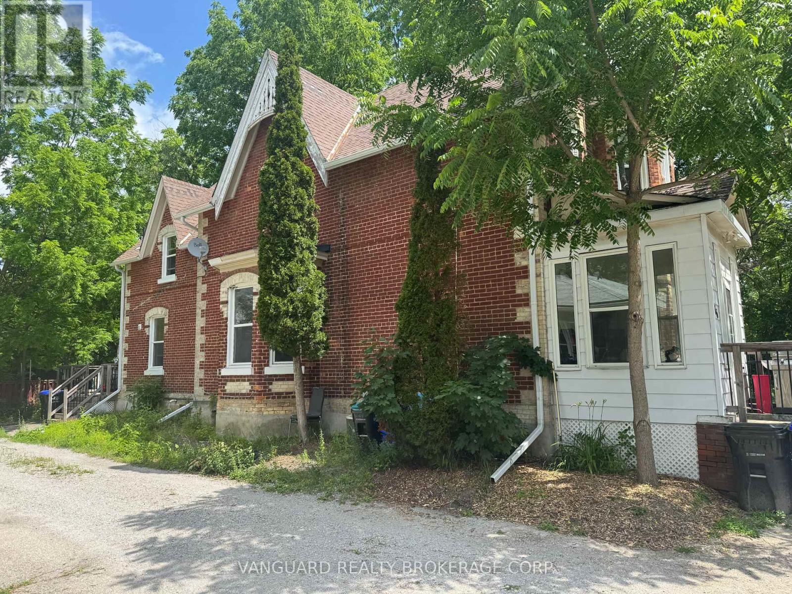 76 WELLINGTON STREET - 28