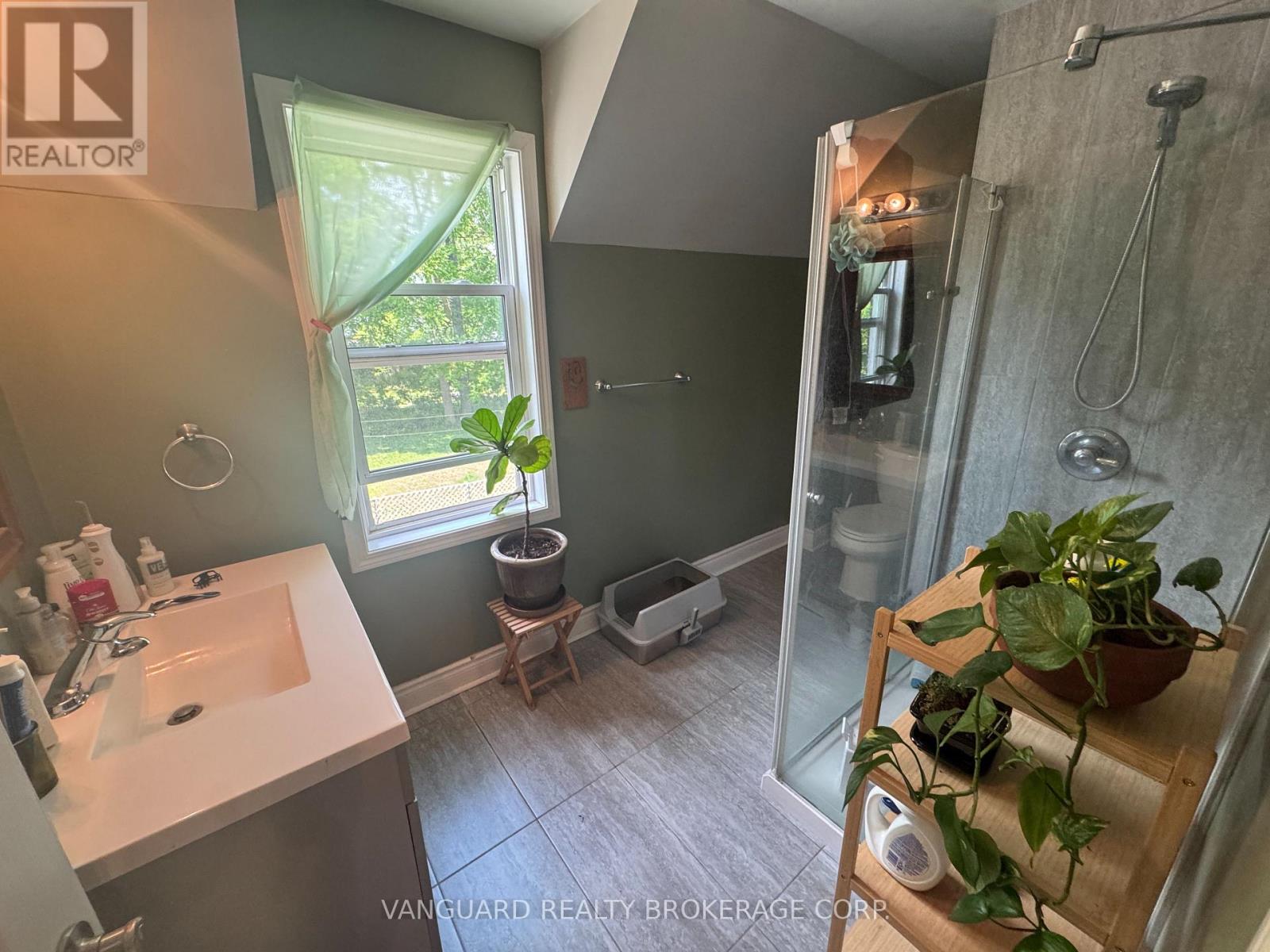 76 WELLINGTON STREET - 26